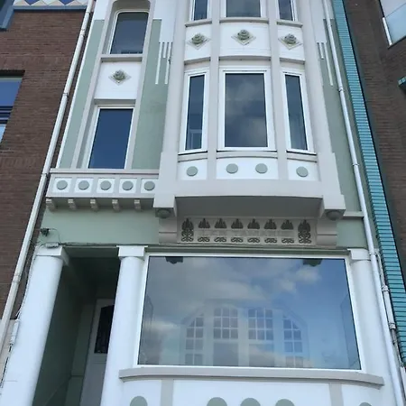 Les Tamaris ホームステイ *